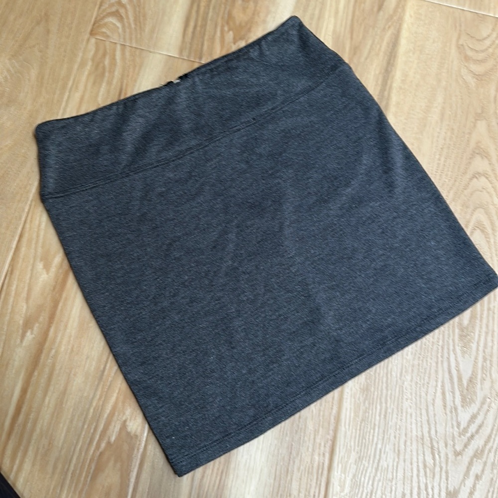 4/$10 Gray Xhilaration skirt size S